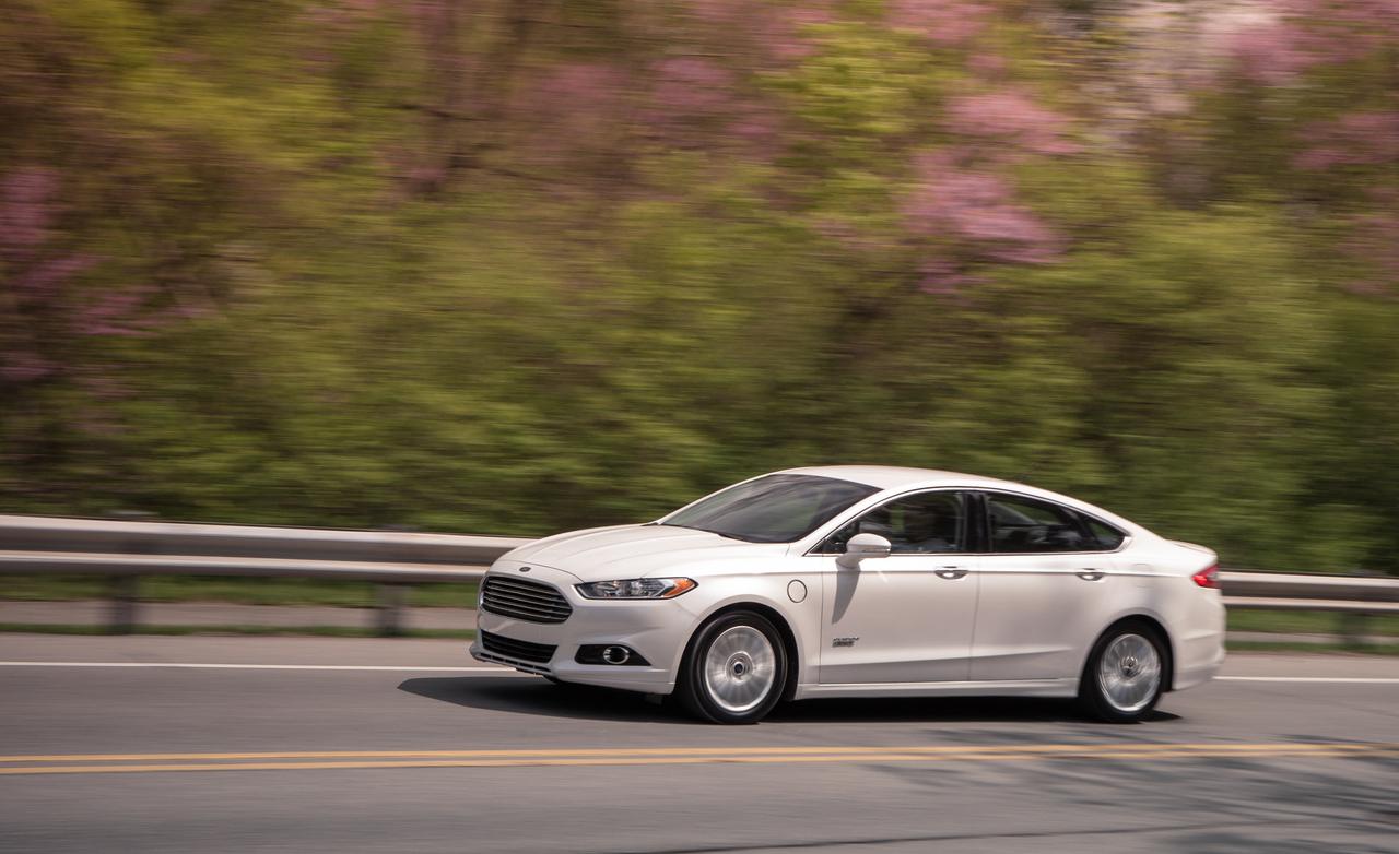 2014-ford-fusion-energi-titanium-plug-in-hybrid-photo-537347-s-1280x782.jpg