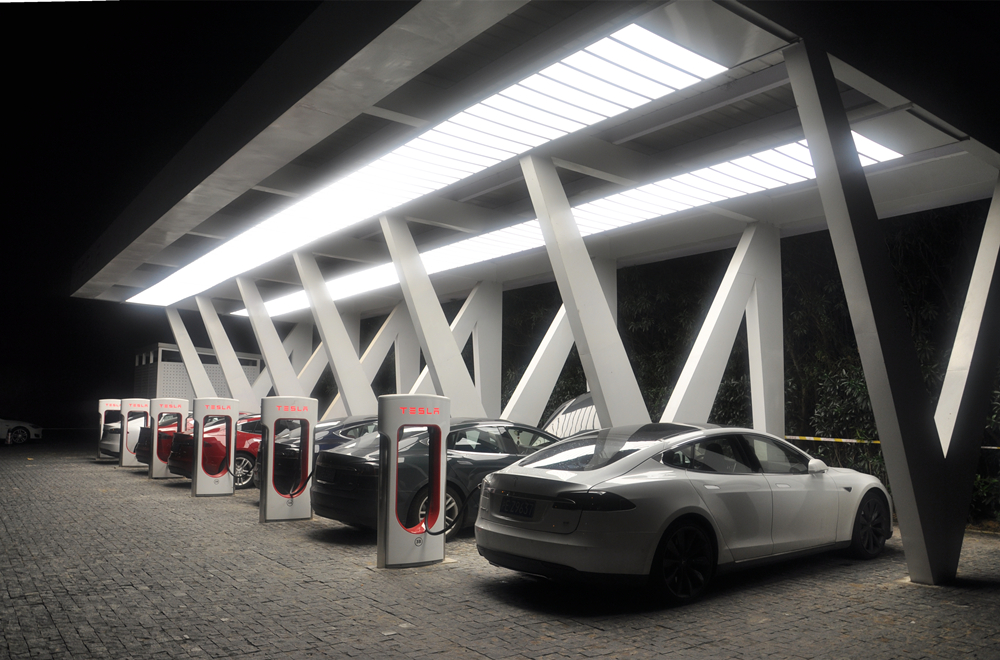 上海金桥特斯拉展示厅超级充电站.JPG