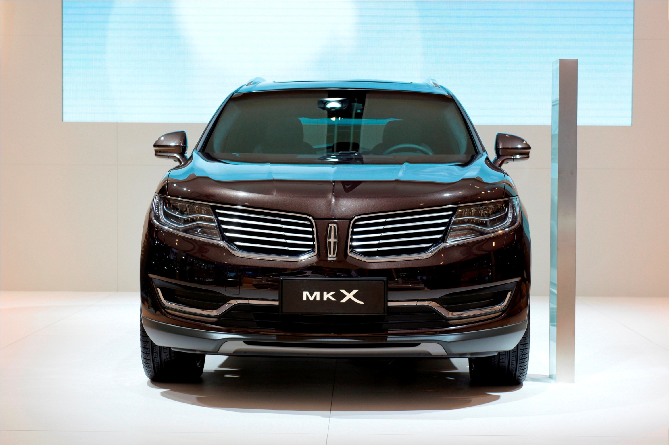 图1 中大型豪华SUV林肯MKX.jpg