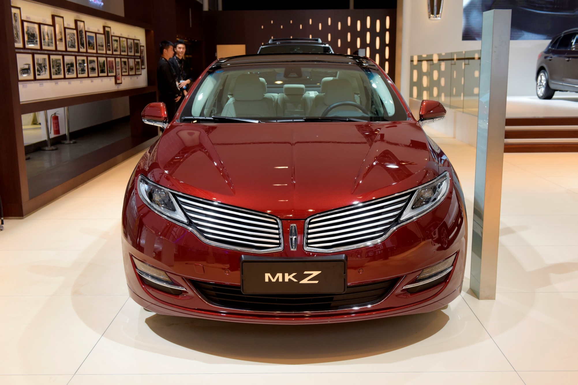 图2 中型豪华轿车林肯MKZ.jpg